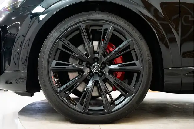 Audi Q8 view 12