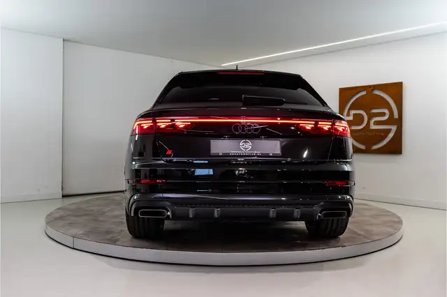 Audi Q8 view 4