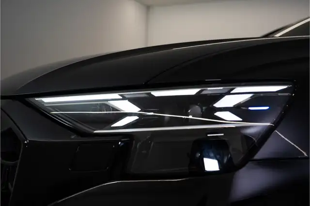 Audi Q8 view 11