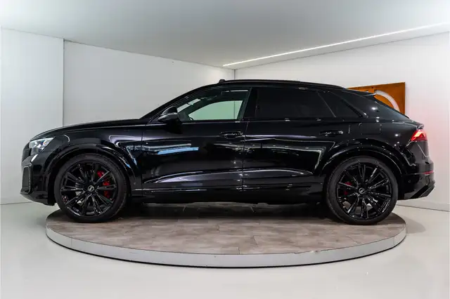 Audi Q8 view 2