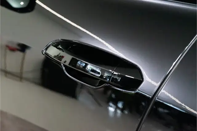 Audi Q8 view 14