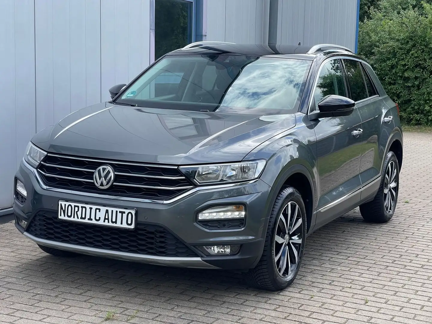 Volkswagen T-Roc 1.5 TSI Style+Kamera+Totwinkelassistent+ACC+SitzH Grau - 1