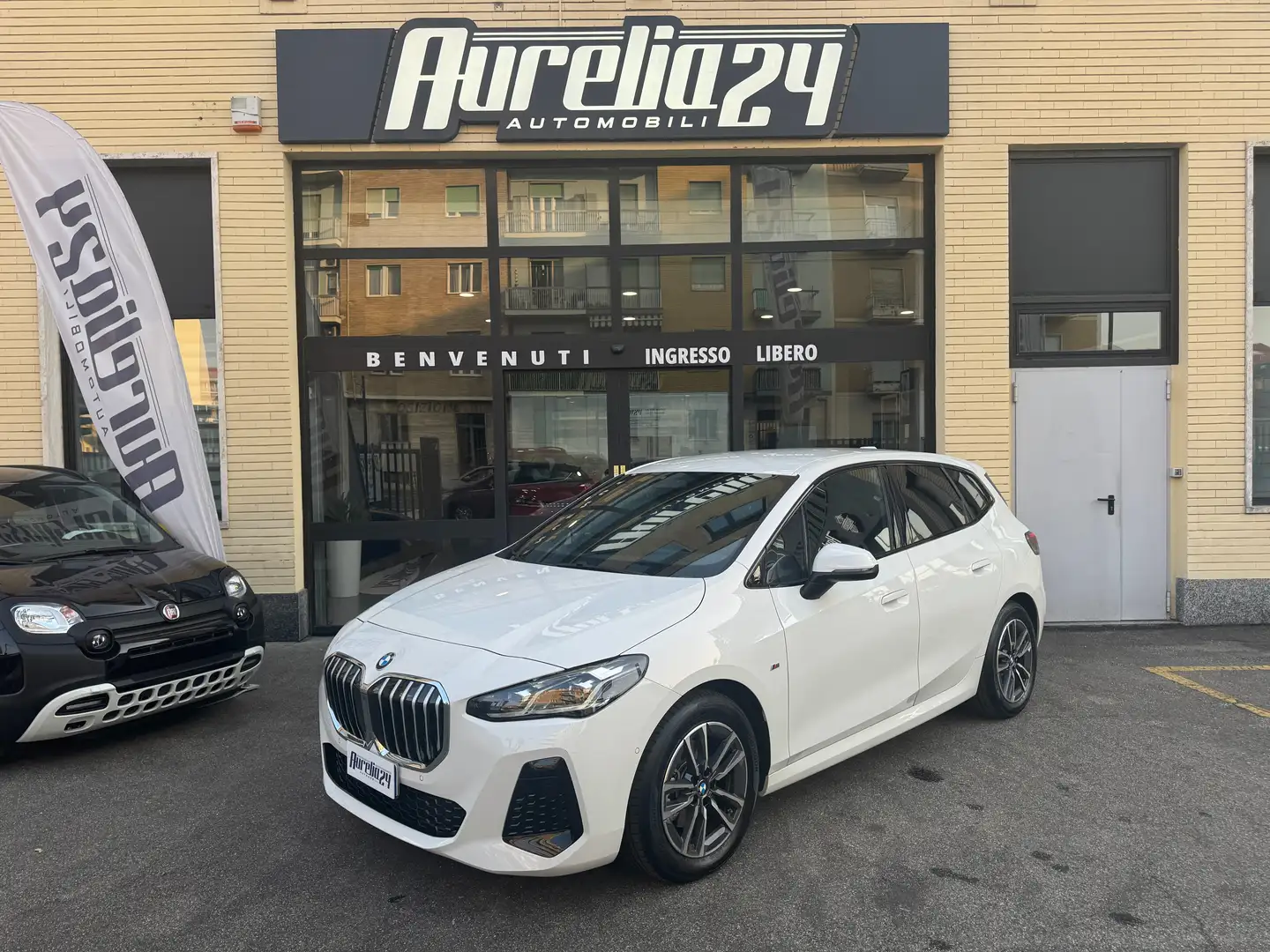 BMW 220 Serie 2 Active Tourer 220i mhev 48V MSPORT Wit - 2