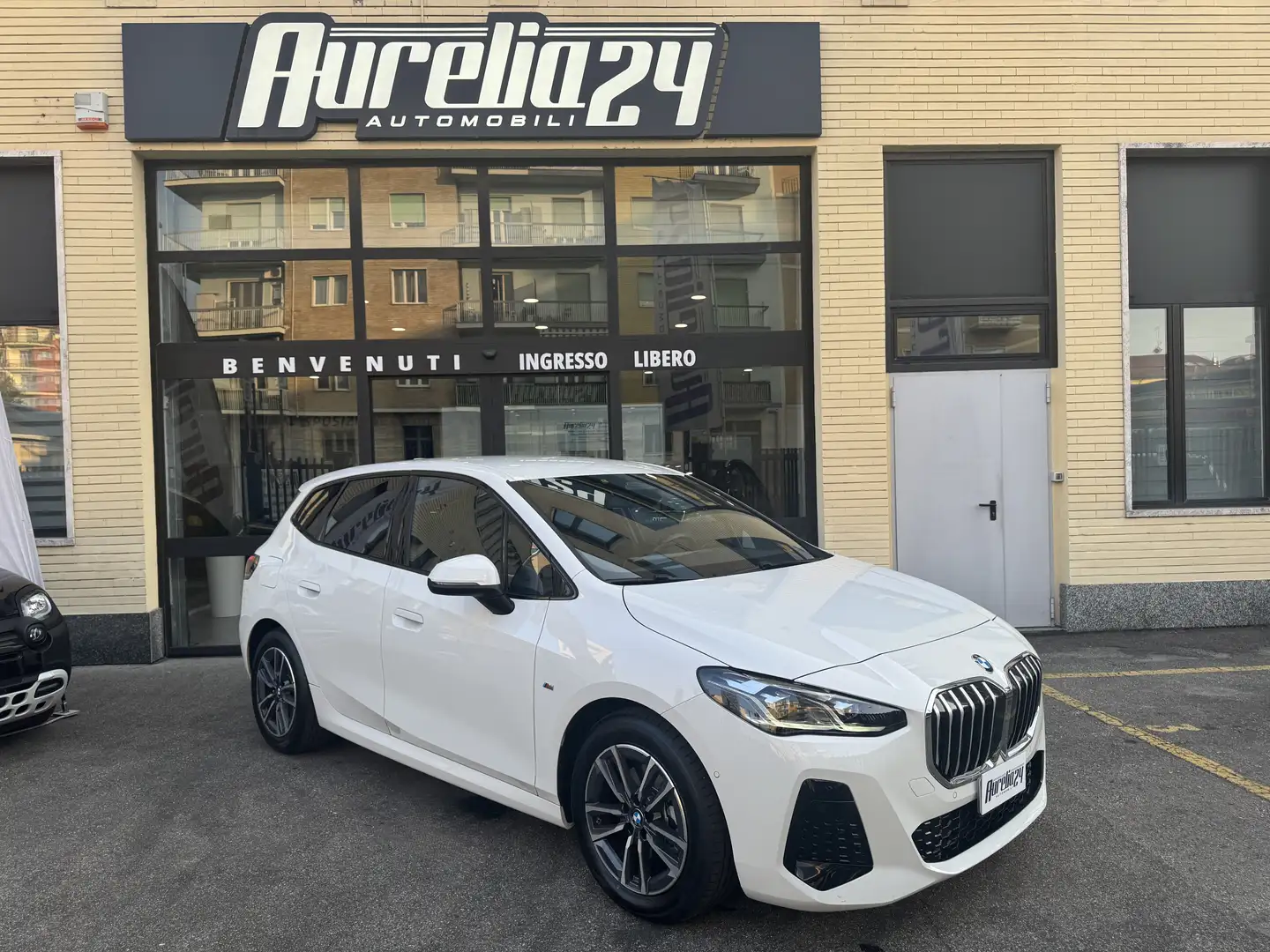 BMW 220 Serie 2 Active Tourer 220i mhev 48V MSPORT Wit - 1