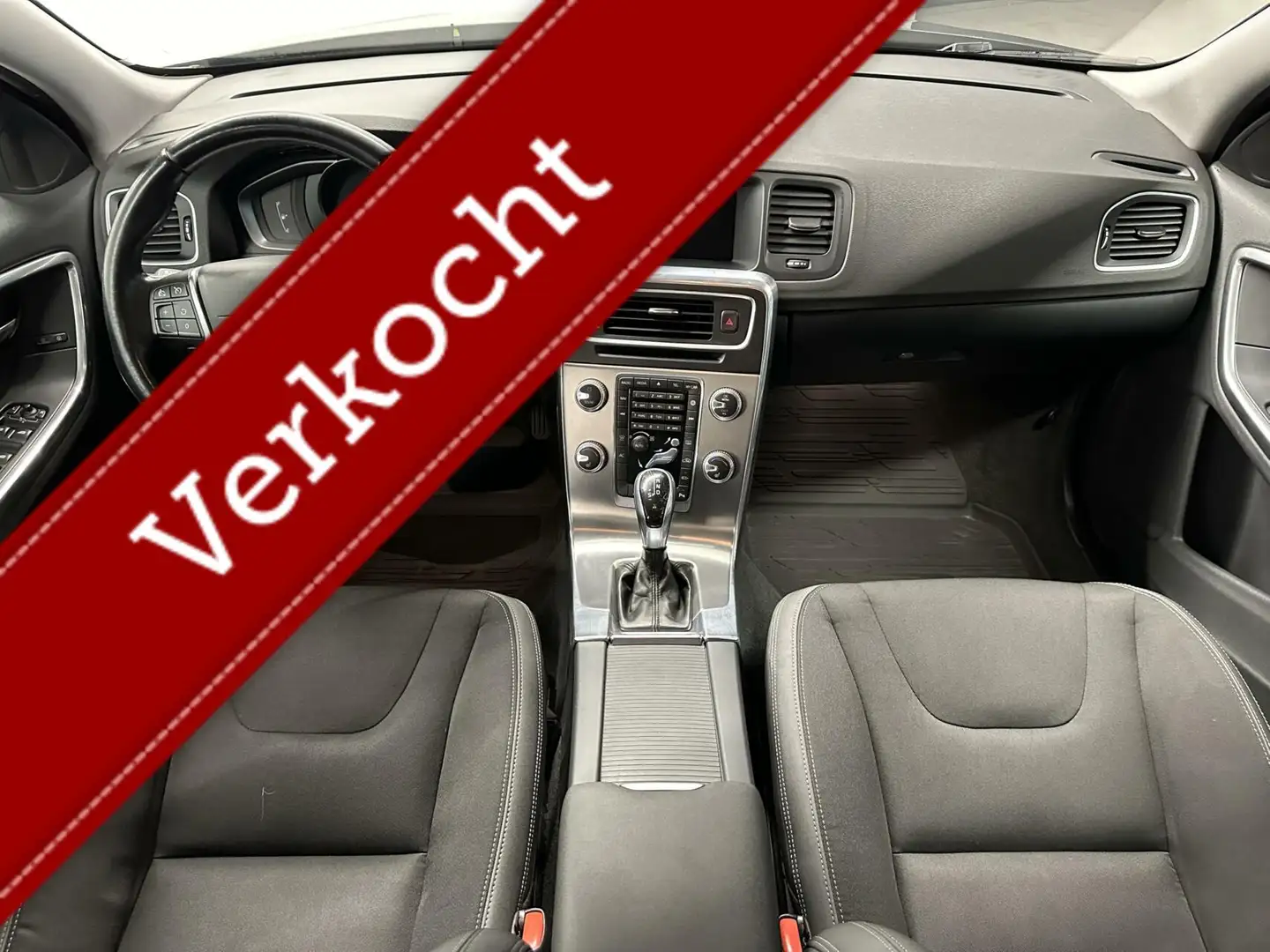 Volvo V60 2.0 D4 Kinetic NETTE AUTO !! Grijs - 2