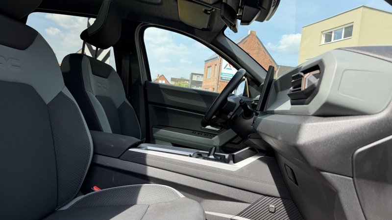 Dacia Bigster Hybrid 155 Extreme — photo 11