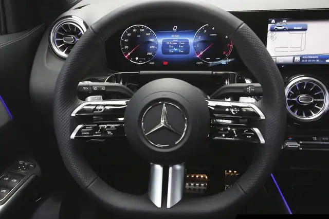 Mercedes-Benz GLA view 13