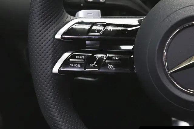 Mercedes-Benz GLA view 16