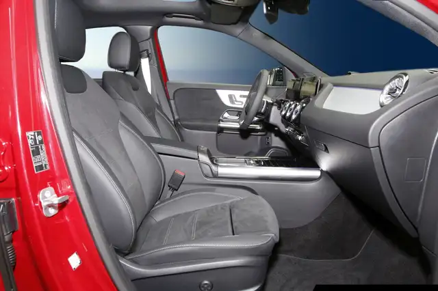 Mercedes-Benz GLA view 6