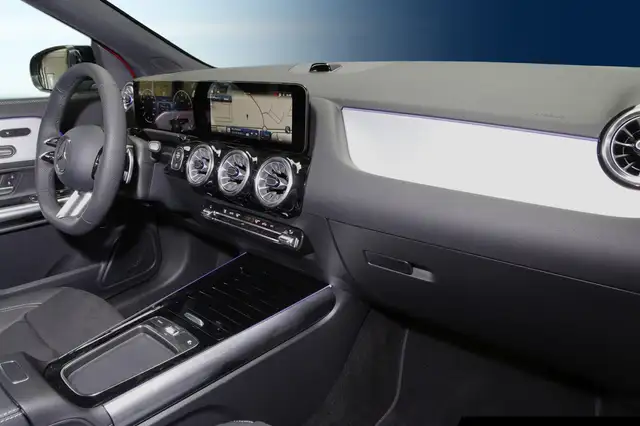 Mercedes-Benz GLA view 7