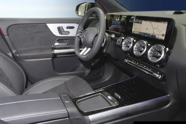 Mercedes-Benz GLA view 8