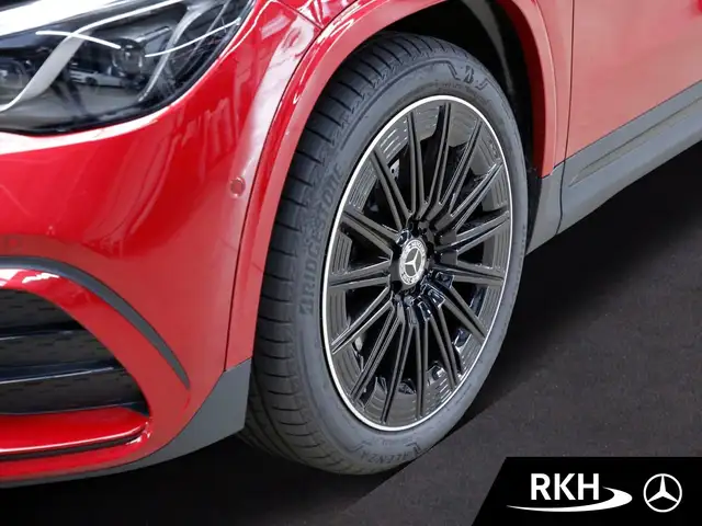 Mercedes-Benz GLA view 5