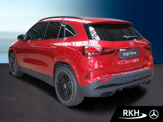 Mercedes-Benz GLA view 4