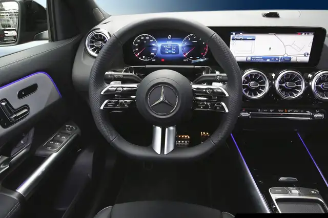 Mercedes-Benz GLA view 12