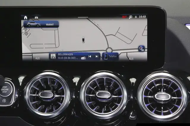 Mercedes-Benz GLA view 11