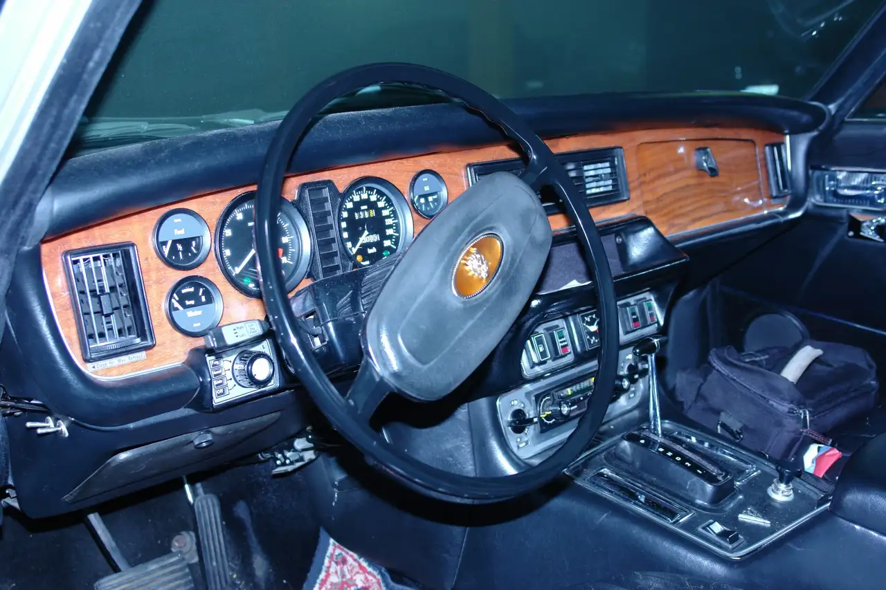 Jaguar XJ12 6,0 Aut., foto 2