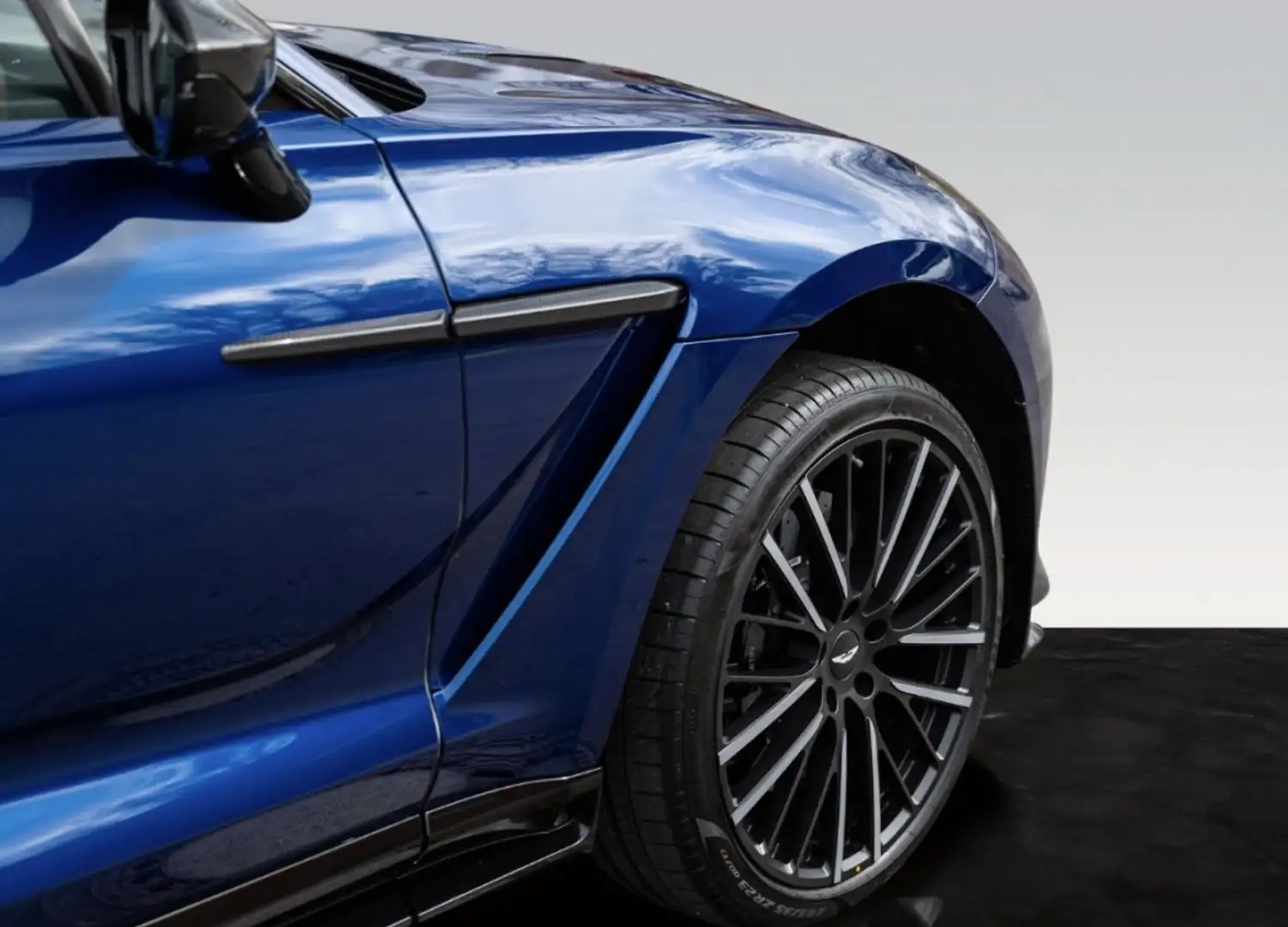 Aston Martin DBX Todoterreno Automático de 5 Puertas Blauw - 1