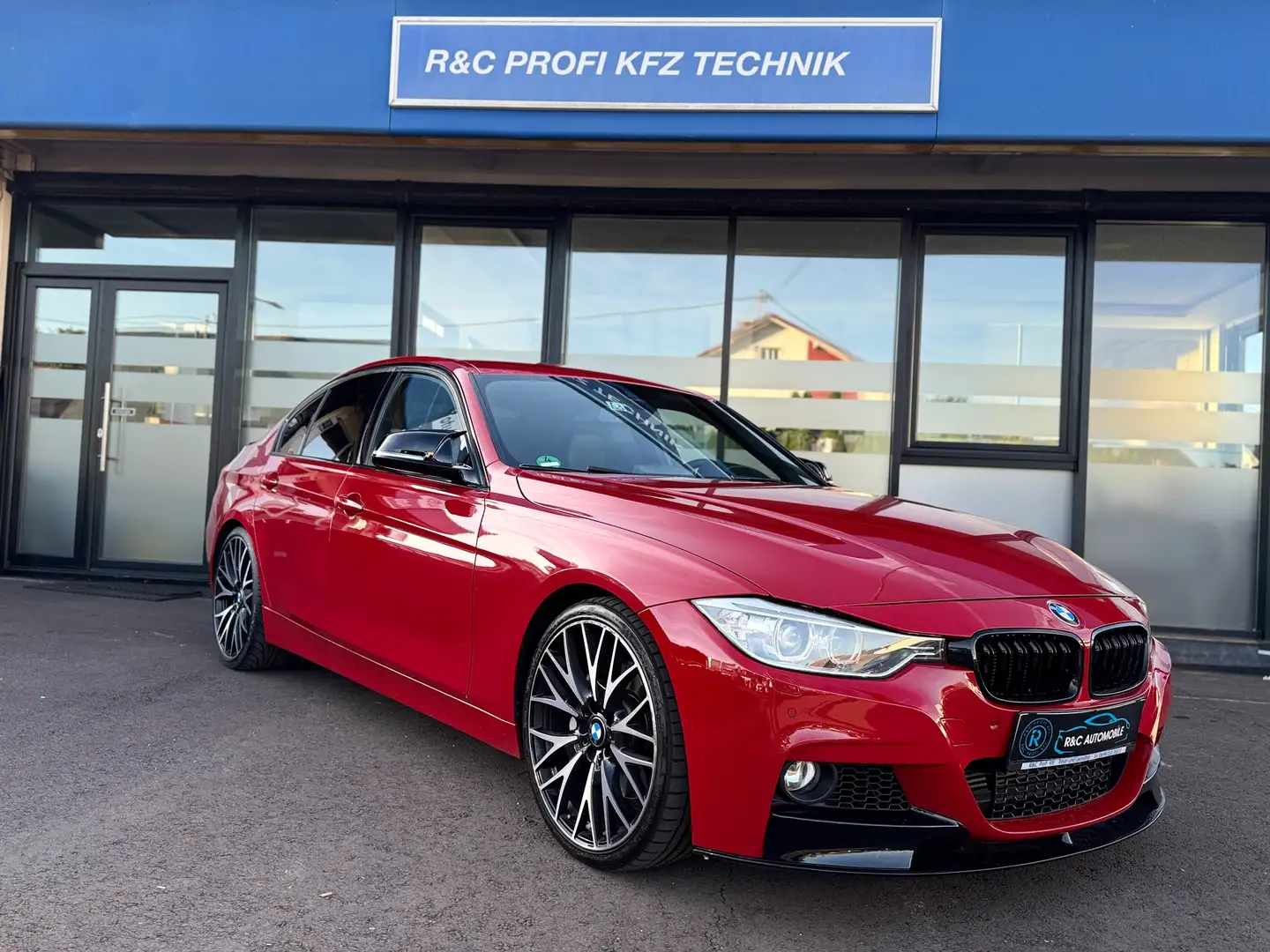 BMW 335 335 i M Sport/HUD/HK/M Performance Limousine Rot - 2