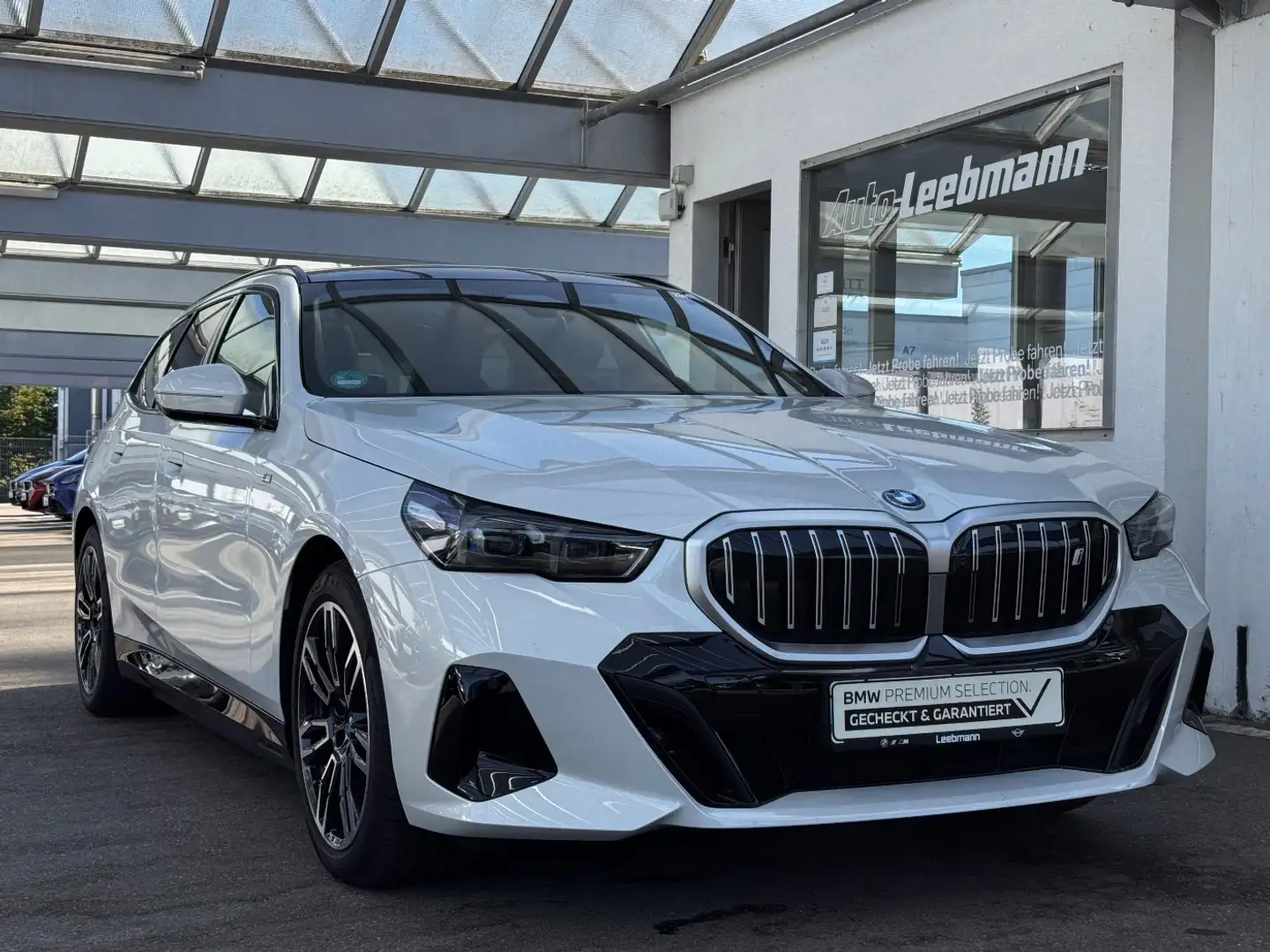 BMW i5 xDrive40 Tour. M-Sport AHK/ACC GARANTIE-01/30 Weiß - 2