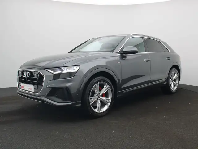 Audi Q8 view 2