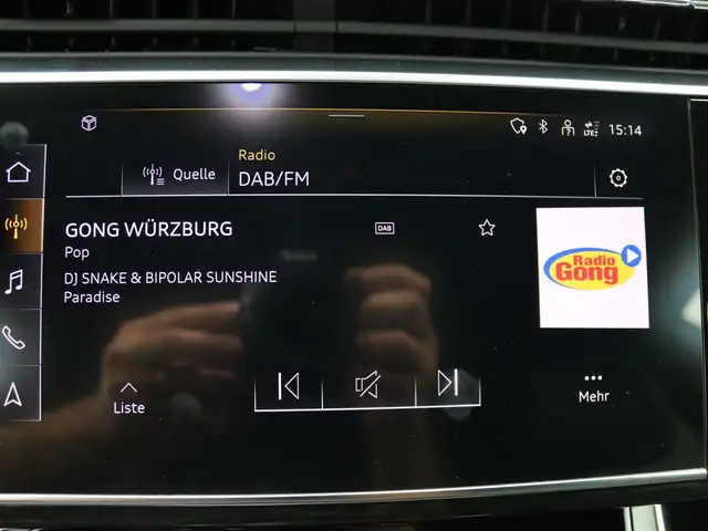 Audi Q8 view 15