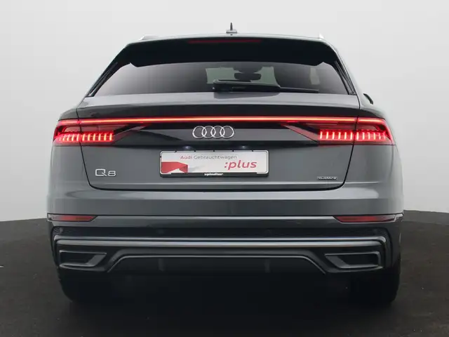 Audi Q8 view 6