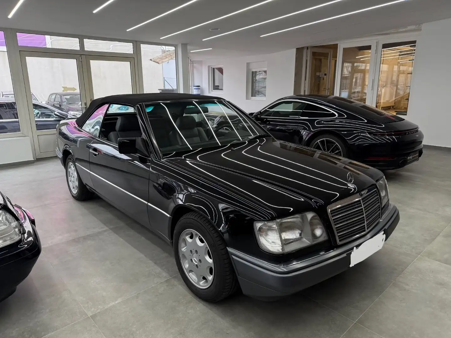 Mercedes-Benz E 200 Cabriolet*Leder*Automatik*2.Hand*SHZ* Schwarz - 1