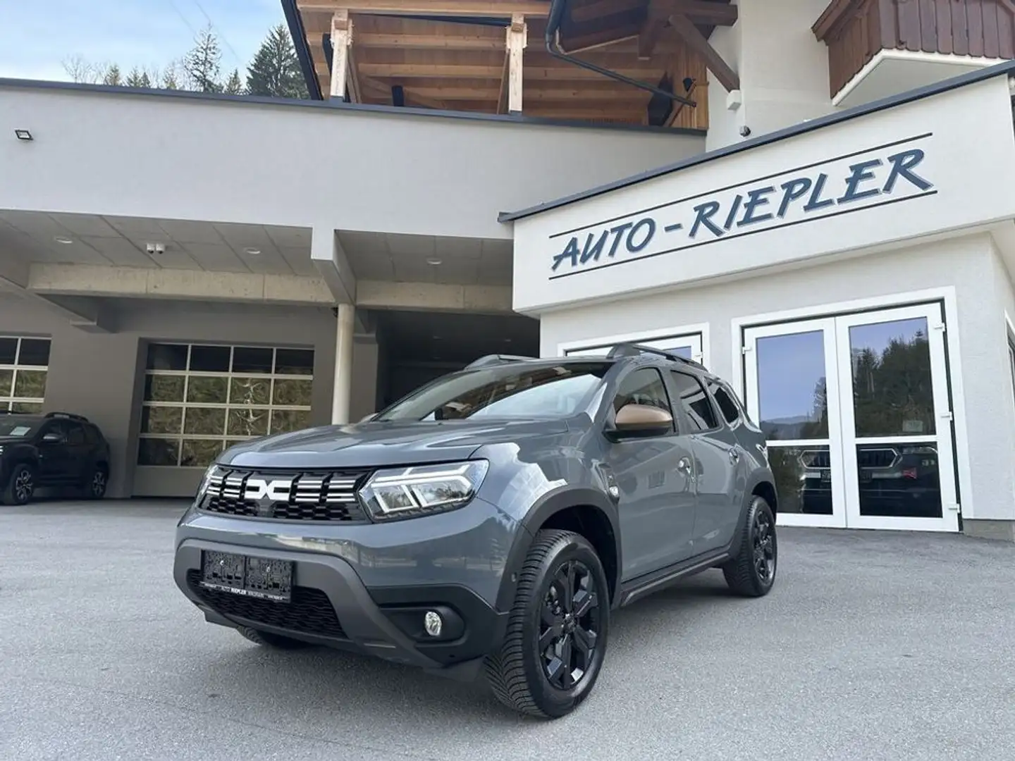 Dacia Duster Extreme 4WD dCi 115 Anhängerkupplung Grau - 1