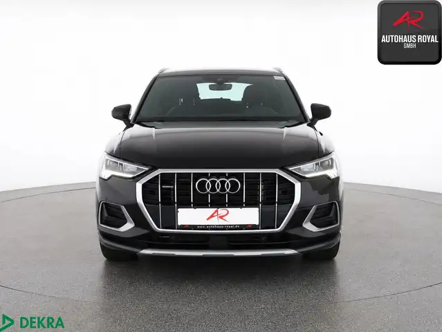 Audi Q3 view 8