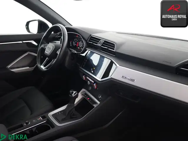 Audi Q3 view 10