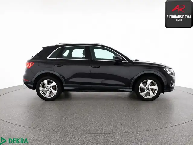 Audi Q3 view 6