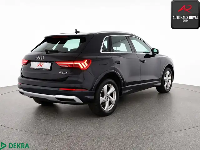 Audi Q3 view 5