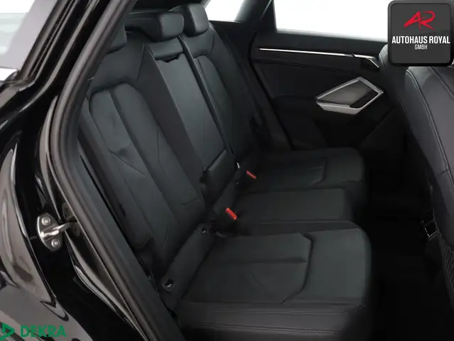 Audi Q3 view 12