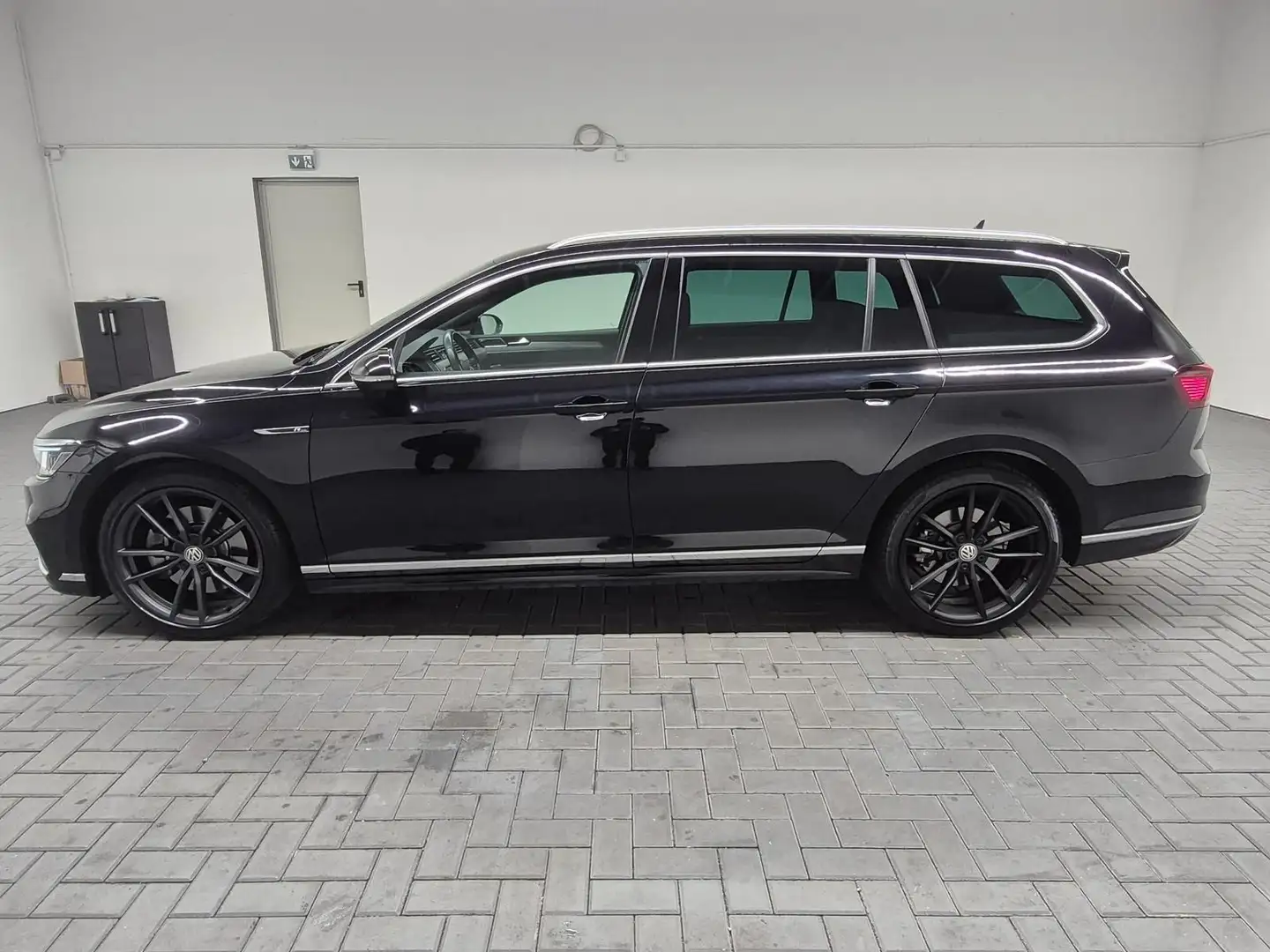 Volkswagen Passat Variant Passat 4M R-Line Stdhzg/IQ/Navi/AHK/Dyn/DCC/19LM Noir - 2