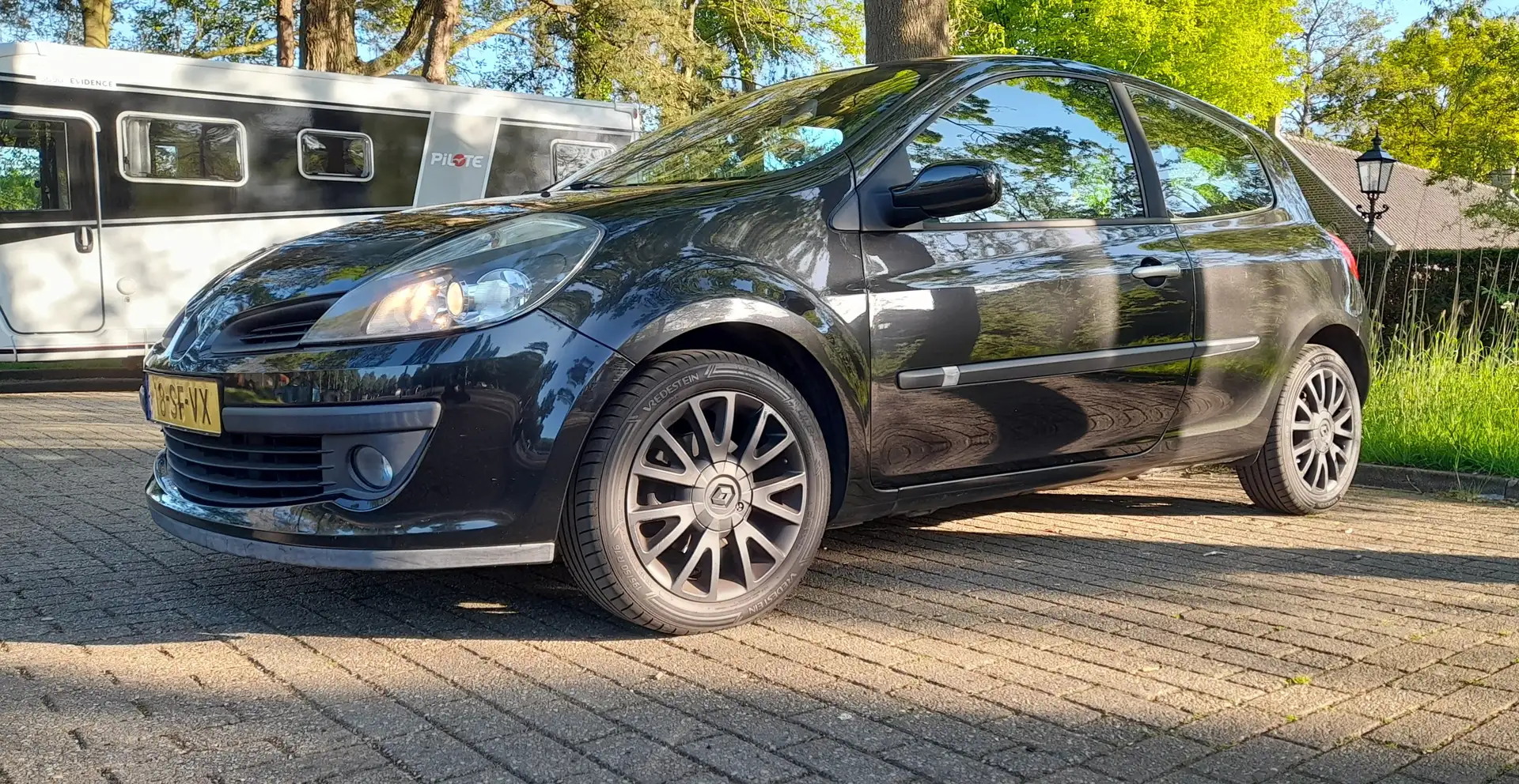 Renault Clio Clio 1.6-16V Dynam.Luxe Black - 2