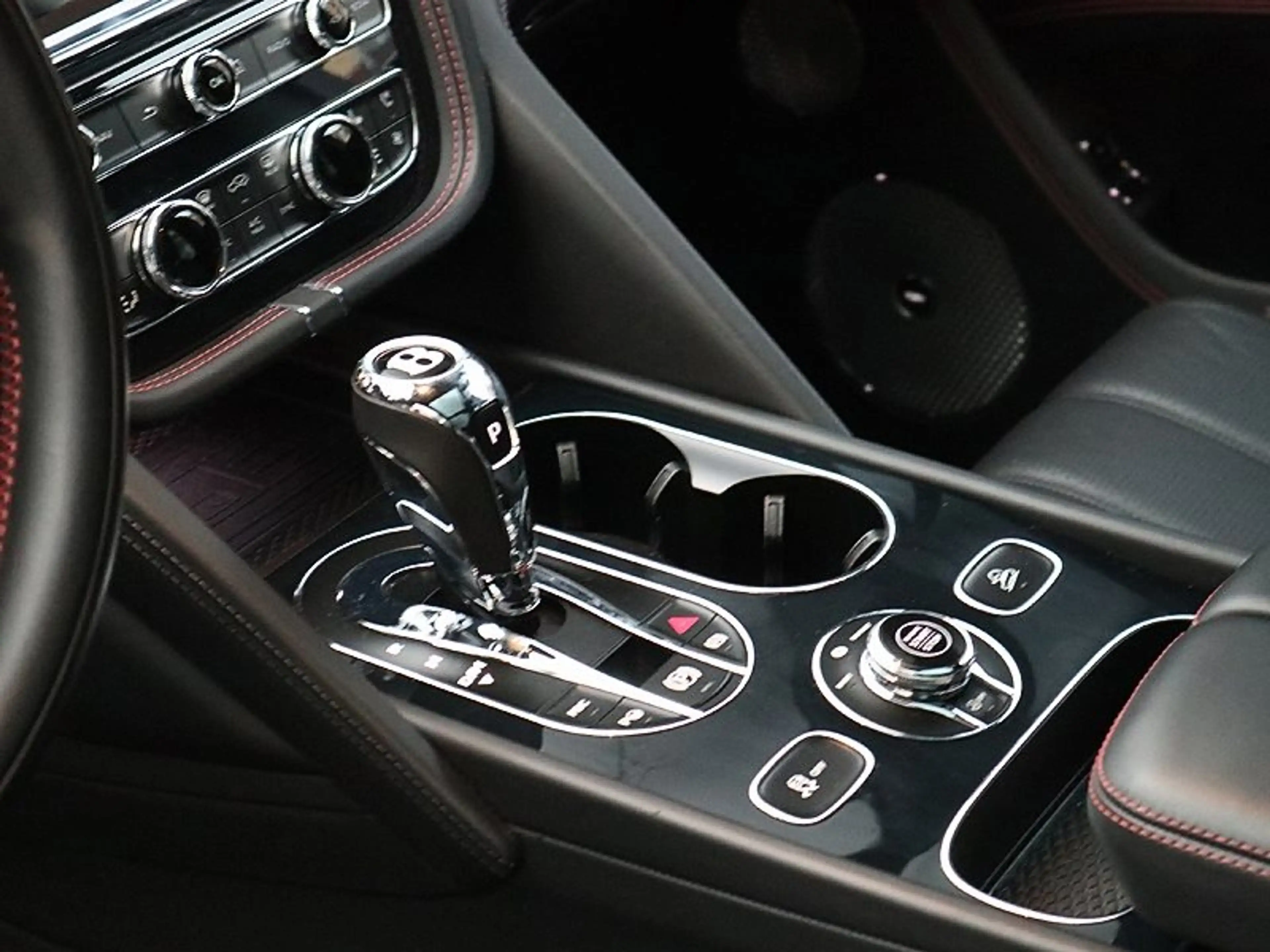 Bentley Bentayga V8 First Edition *NAIM*Blackline* — photo 12