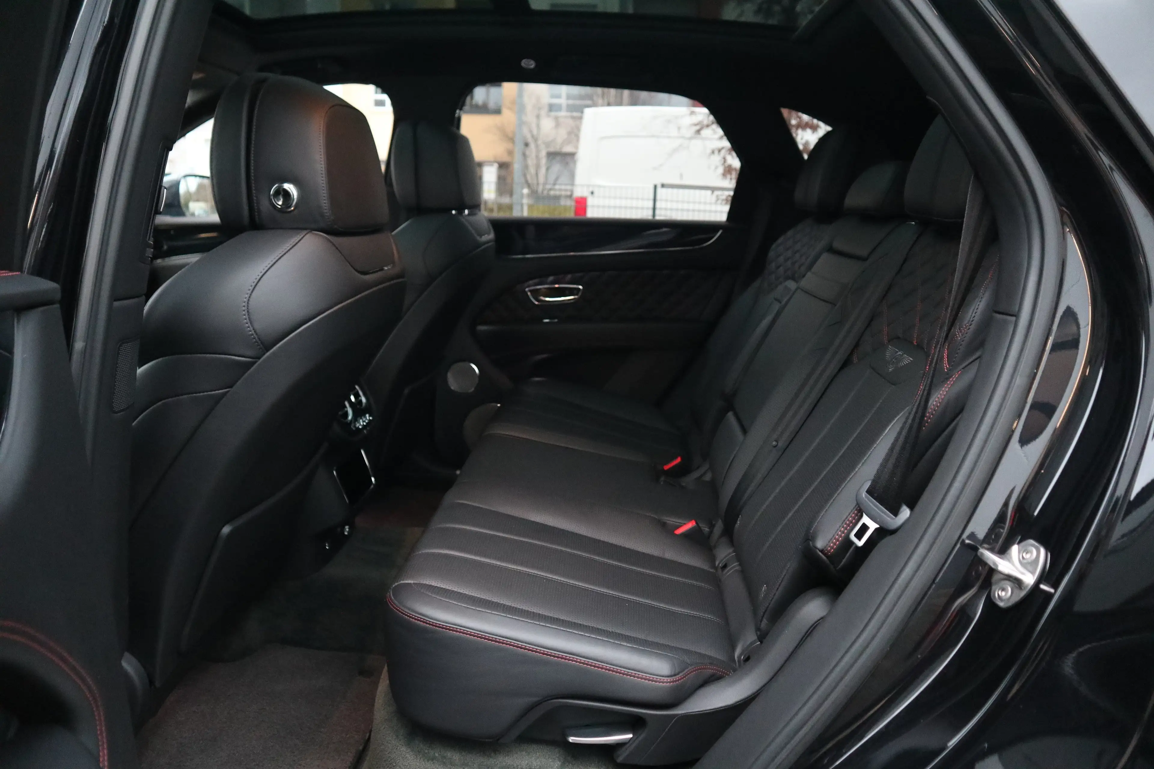 Bentley Bentayga V8 First Edition *NAIM*Blackline* — photo 15
