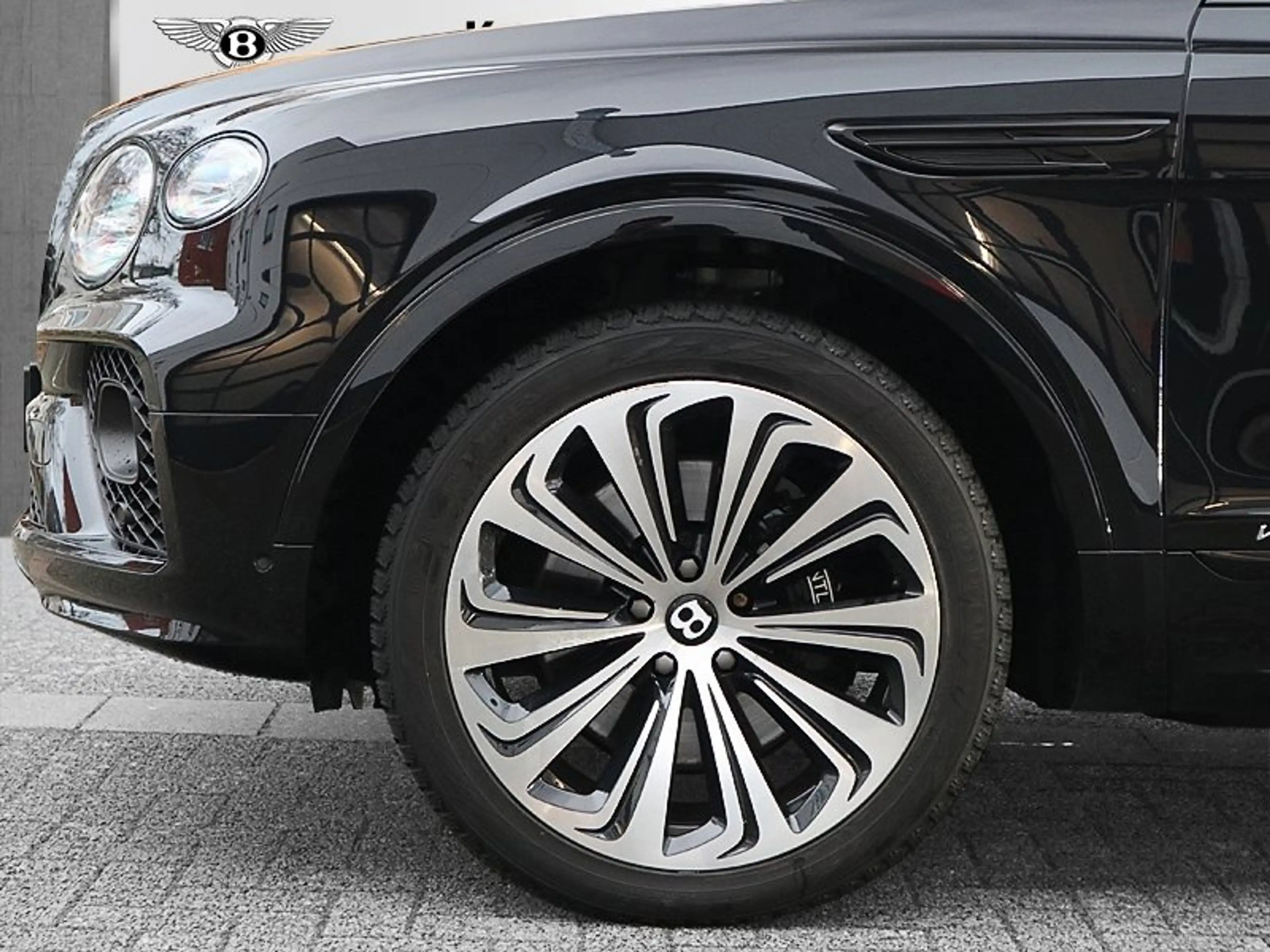 Bentley Bentayga V8 First Edition *NAIM*Blackline* — photo 4