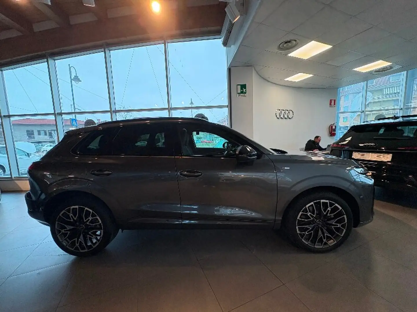 Audi Q3 Q3 TDI 110 kW S tronic S Line edition Grau - 2