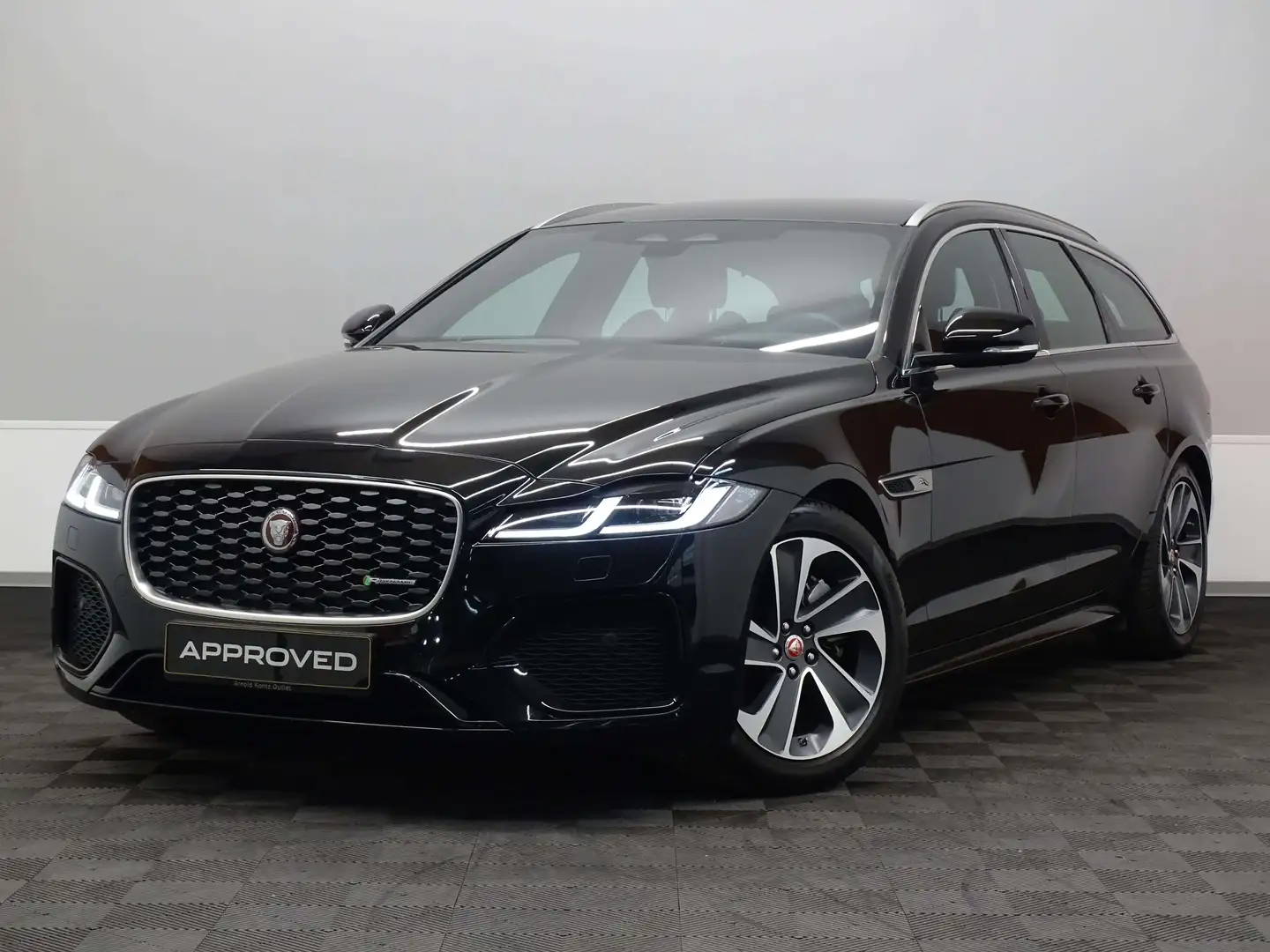 Jaguar XF Sportbrake D200 R-Dynamic S Auto RWD Zwart - 1