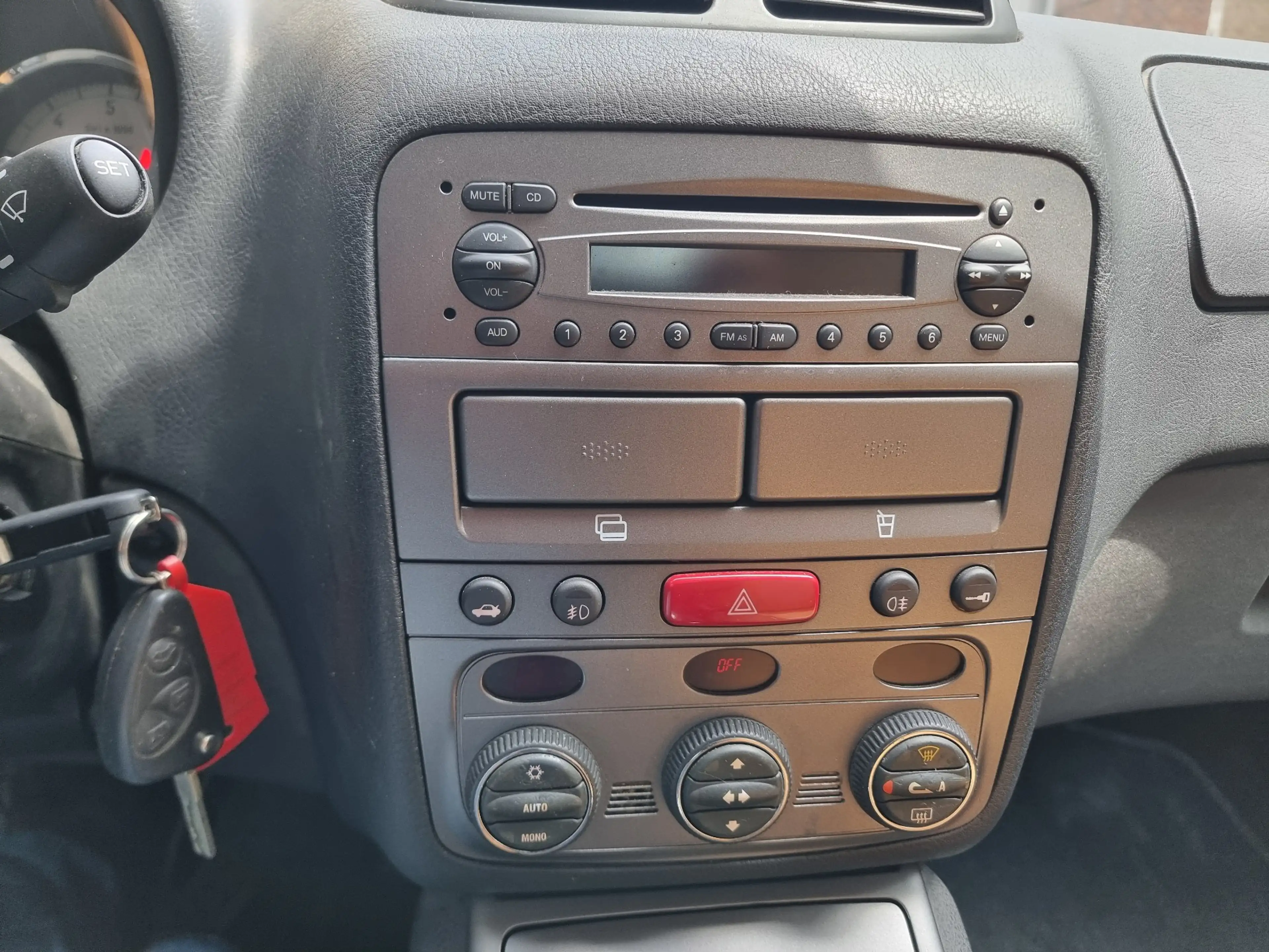 Alfa Romeo GT 2.0i JTS Progression — photo 10