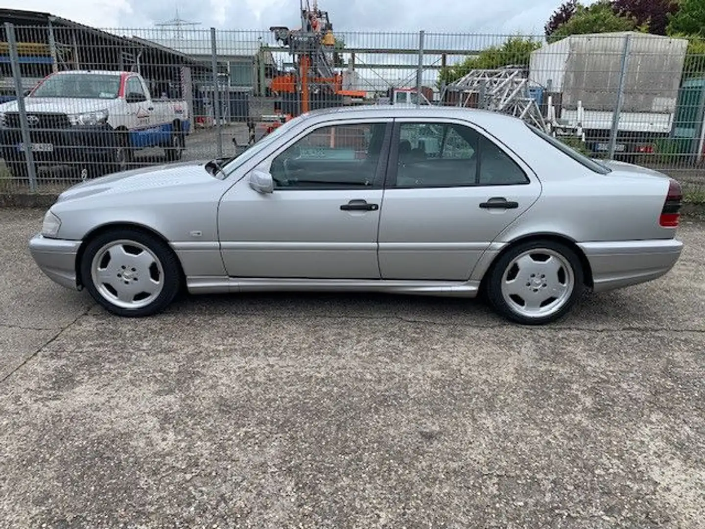 Mercedes-Benz C 240 AMG-Line  /  AMG-Aero Paket , 21500 KM Silber - 2