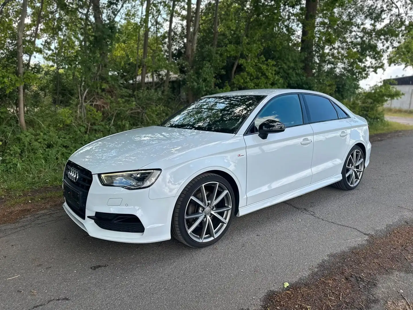 Audi A3 Limousine 2xS line Sportpaket quattro/Navi/PDC Weiß - 1