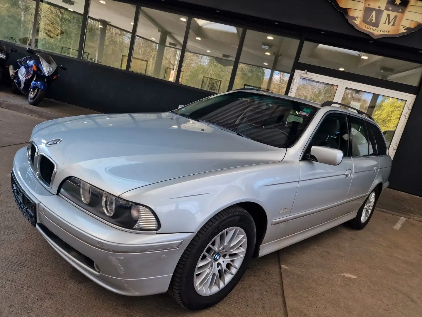BMW 525 i Touring Exclusive AUTOMATIK Leder/Navi/SSD Argent - 2