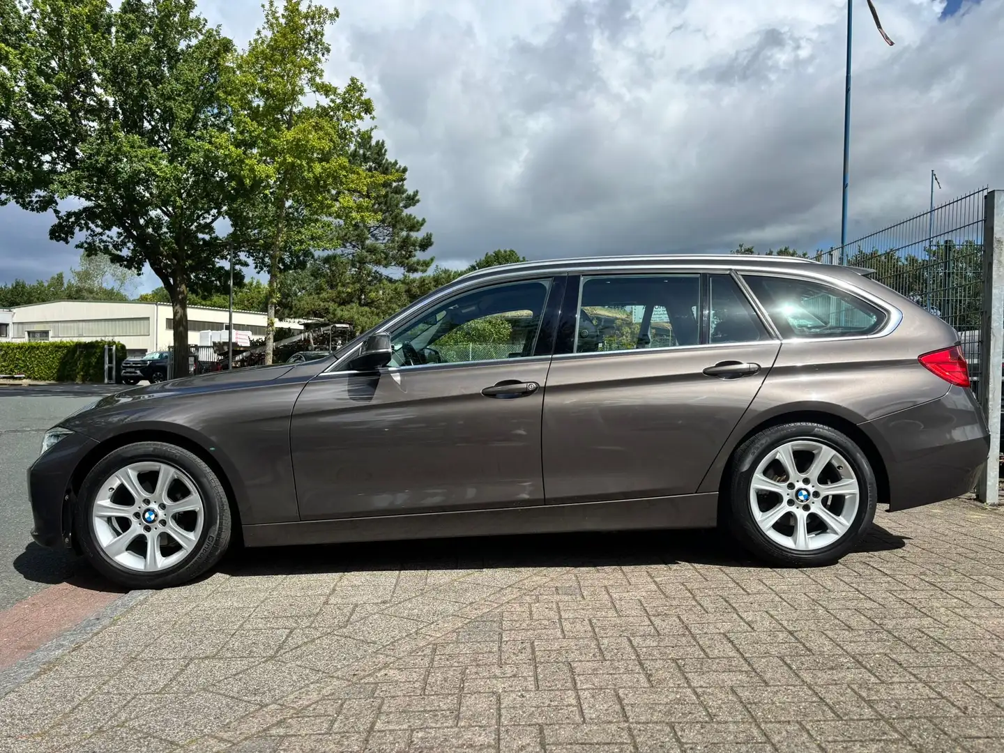 BMW 320 320 i/ Automatik / Braun - 2