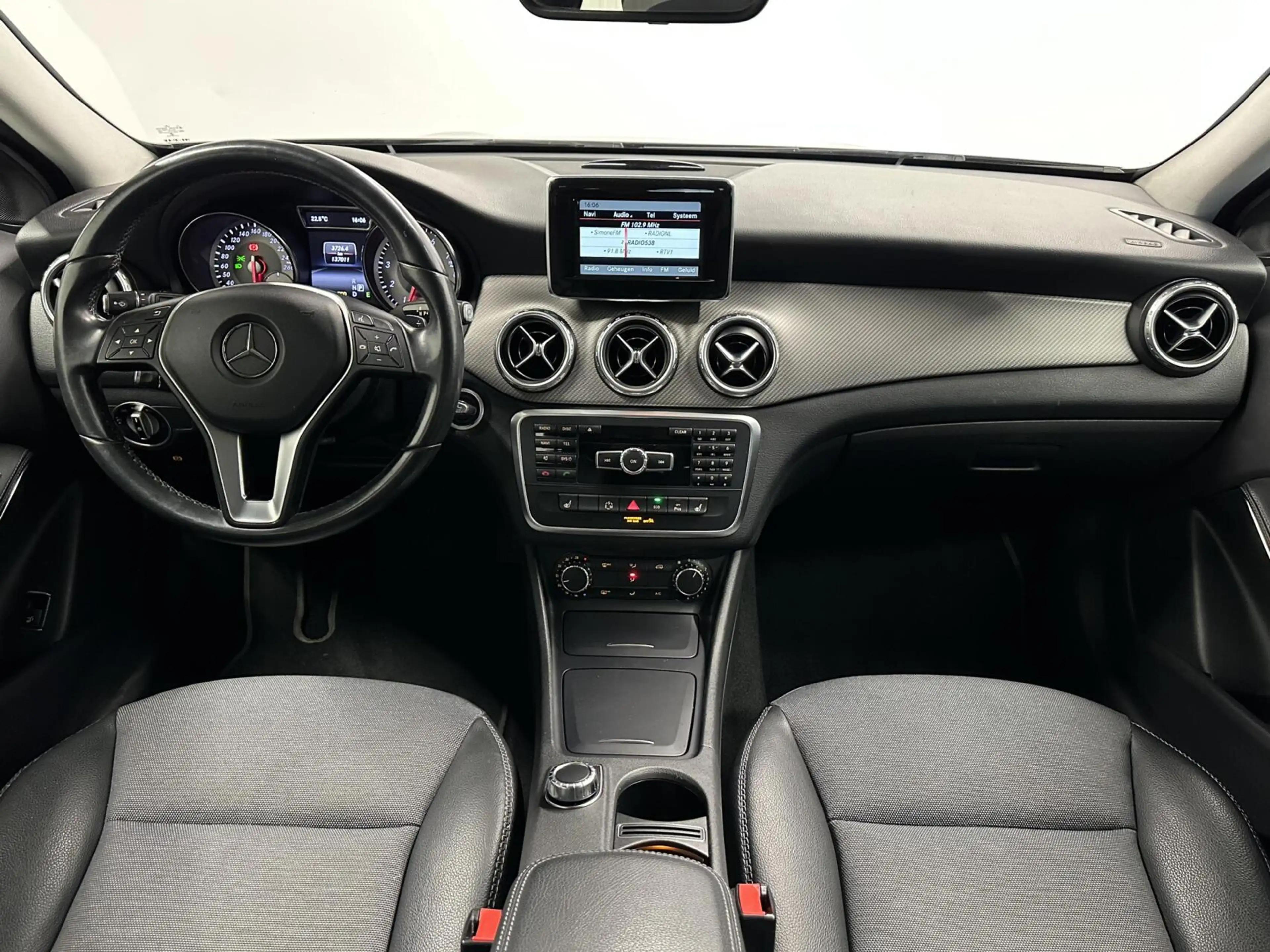 Mercedes-Benz GLA 200 Prestige NAVIGATIE CRUISE LM. — photo 2
