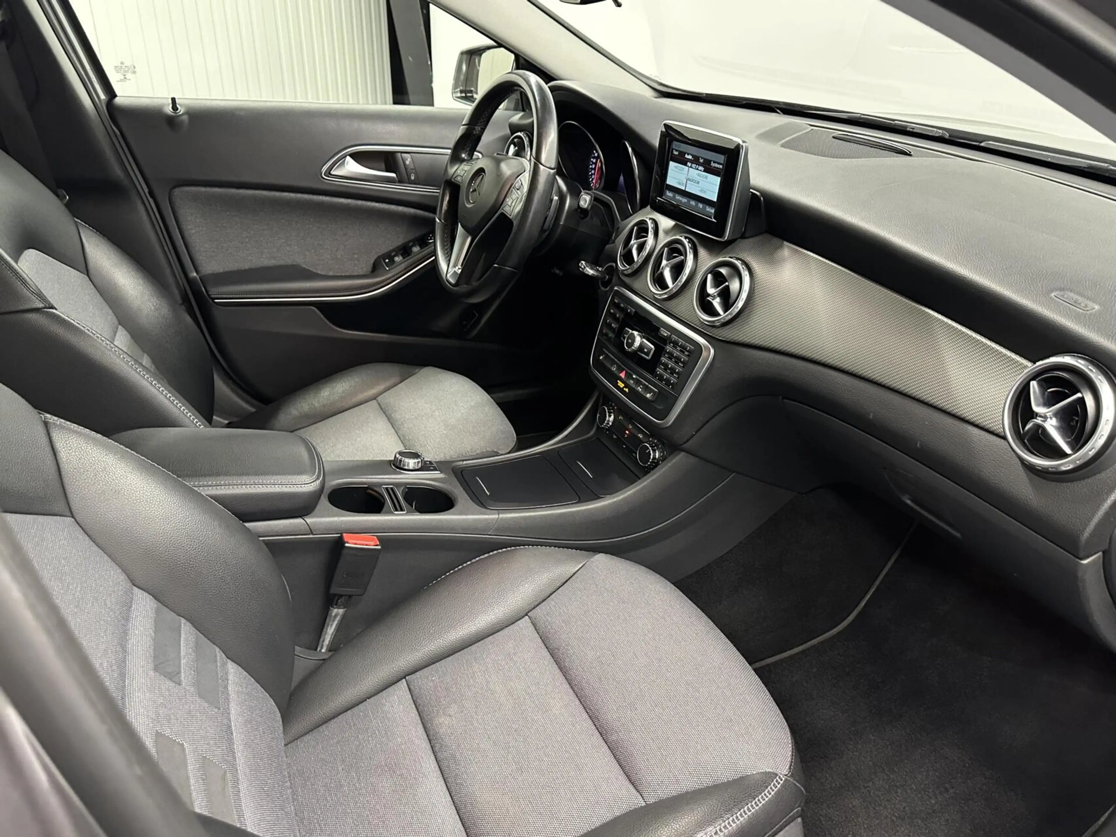 Mercedes-Benz GLA 200 Prestige NAVIGATIE CRUISE LM. — photo 11