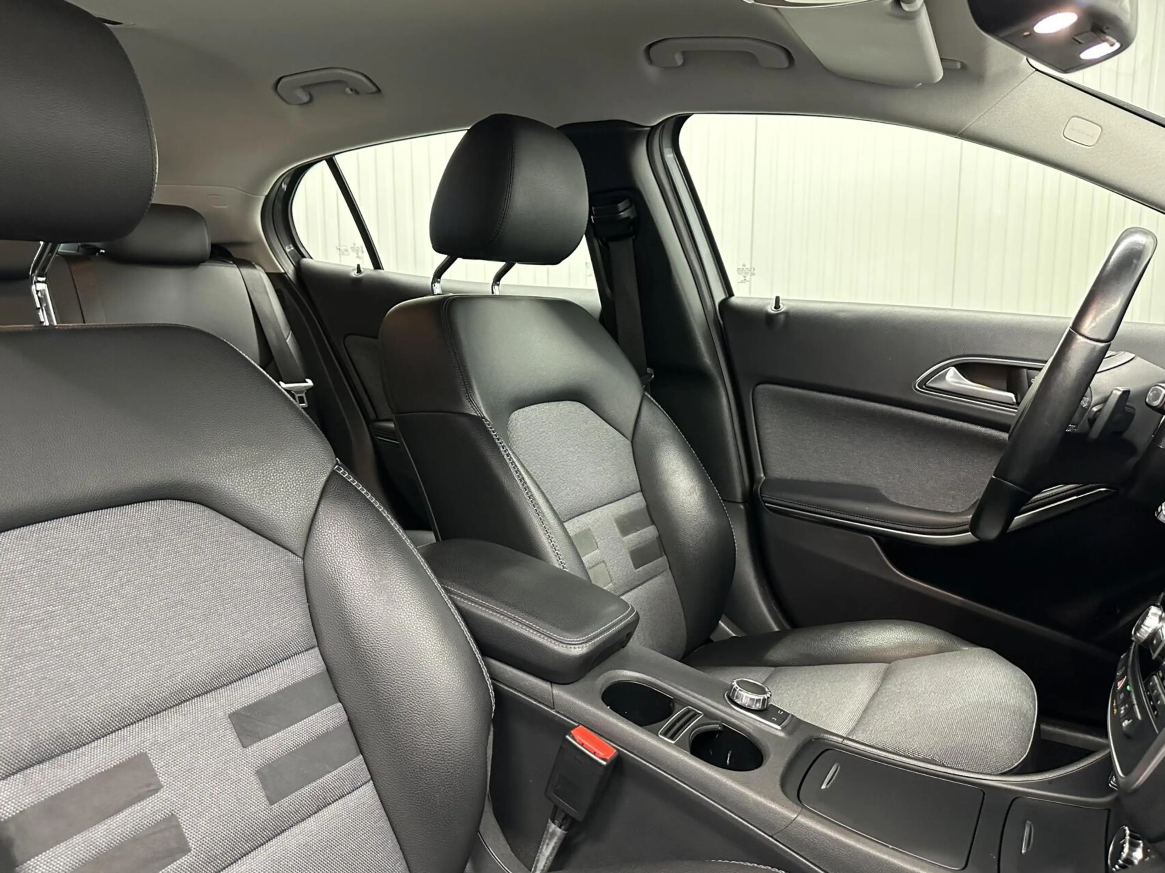 Mercedes-Benz GLA 200 Prestige NAVIGATIE CRUISE LM. — photo 12