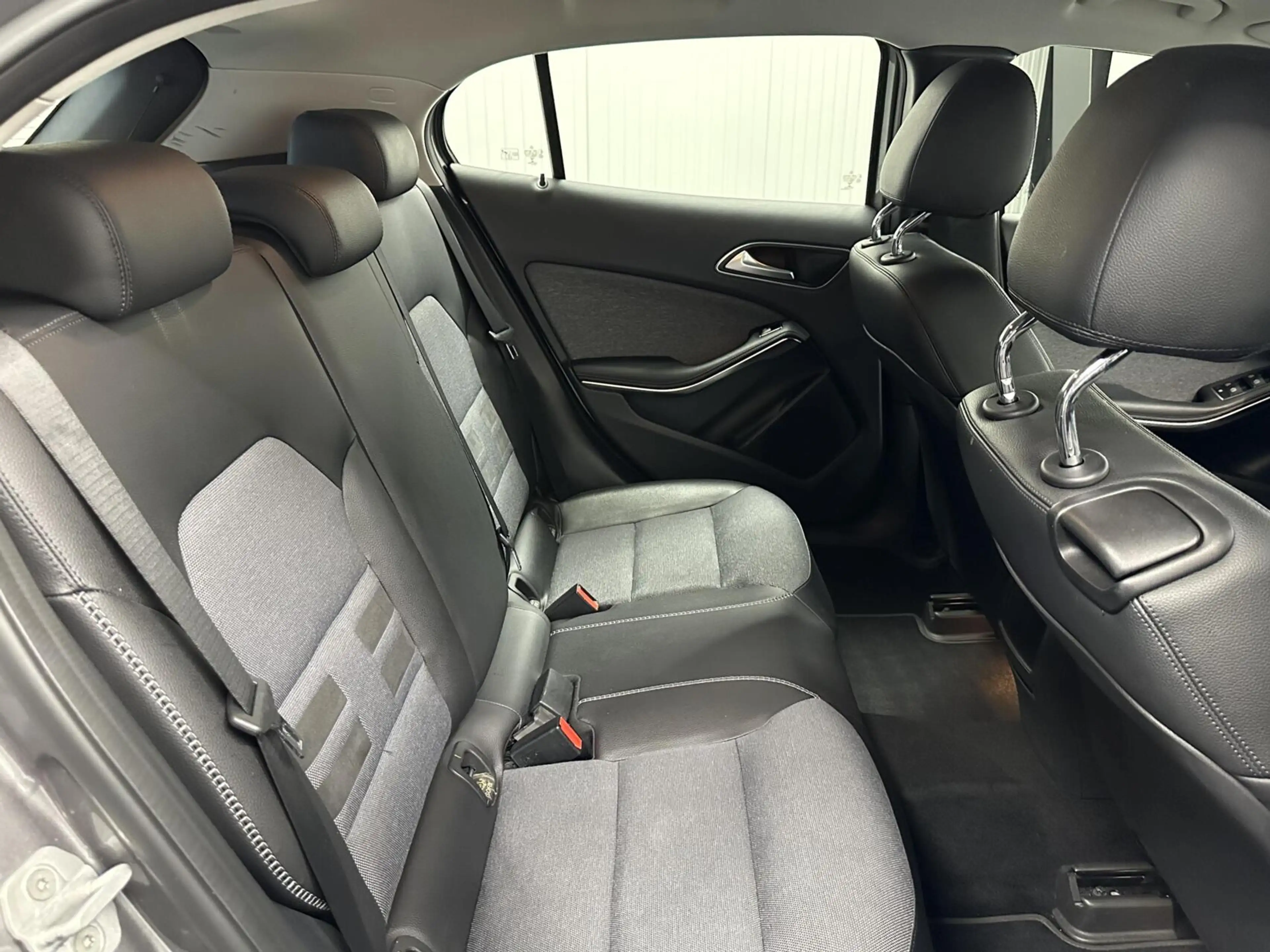 Mercedes-Benz GLA 200 Prestige NAVIGATIE CRUISE LM. — photo 13