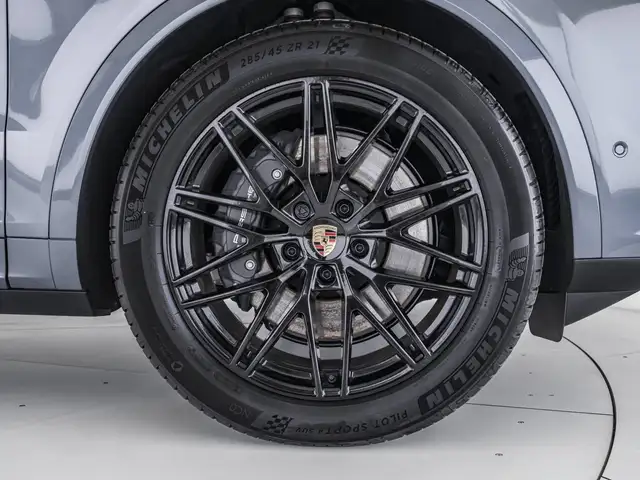 Porsche Cayenne view 6